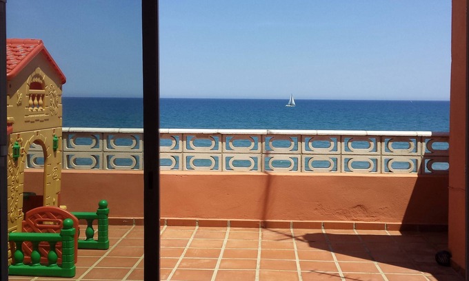 Sueca House | Beautiful Beachfront House in Valencia, Spain. Pool, Wifi, Terrace, SUP
