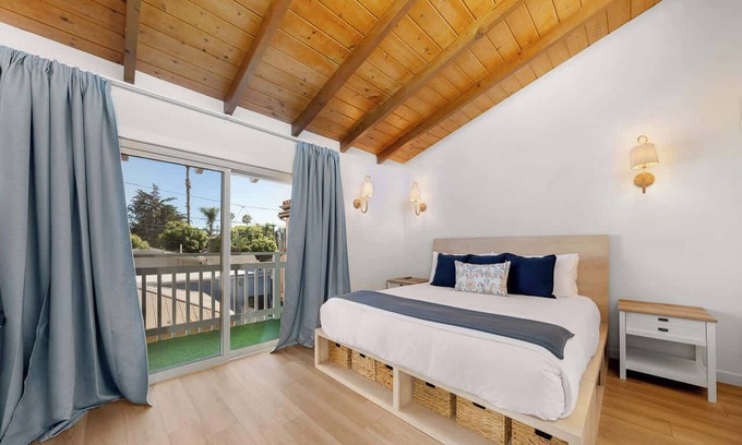 Beach Barber Tract House | Beautiful Beachside Charm