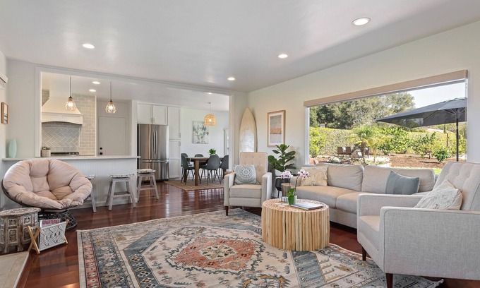 Toro Canyon House | Beautiful Bella Luna, near the beach, Sleeps 6 with Jacuzzi and Firepit!