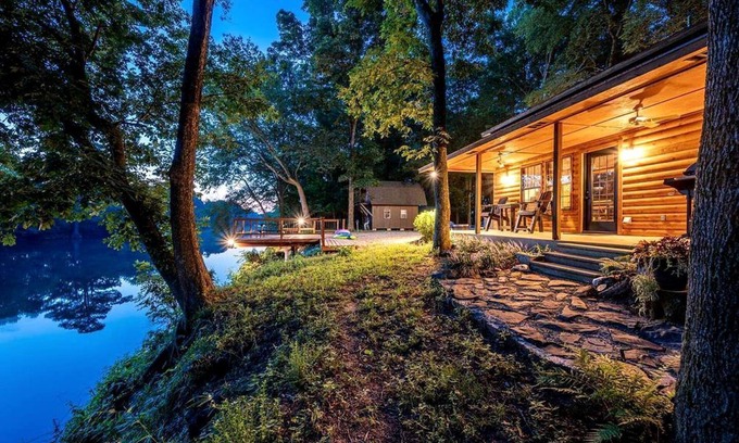 Broken Bow House | Beautiful Broken Bow Cabin with Private River Access