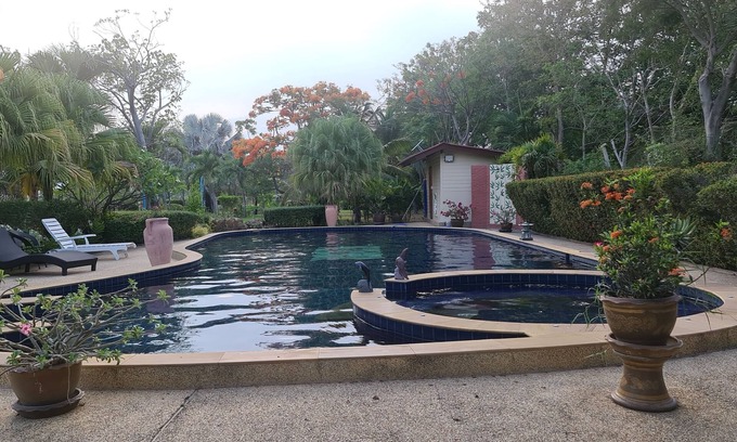 Cha-am House | Beautiful bungalow with shared outdoor pool and 2km from the beach