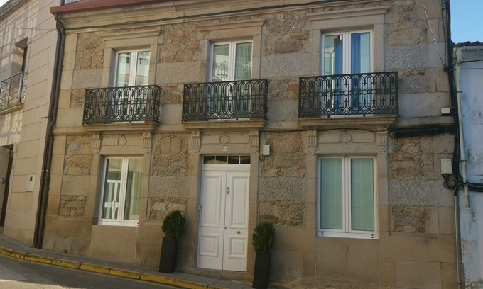 Vilagarcia de Arousa House | Beautiful centennial house recently restored in a privileged location.