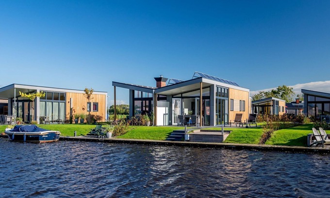Akkrum House | Beautiful chalet with a jetty, near Frisian lakes
