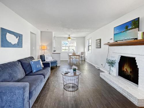 Clive House | Beautiful Clive 3br Duplex Wfireplace