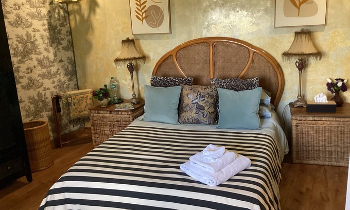 Castex-d'Armagnac Cottage | Beautiful cottage with panoramic views of the Pyrenees
