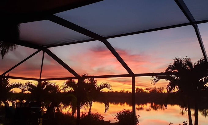 Naples House | Beautiful completely renovated house with pool on golf course lake with sunsets!