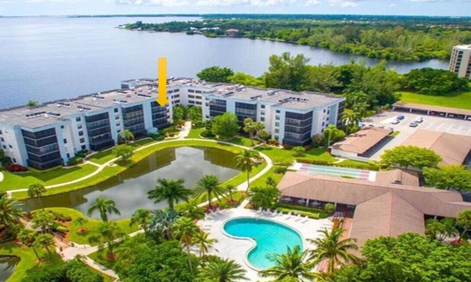 Fort Myers Condo | Beautiful condo located directly on the River with pool side & lake views