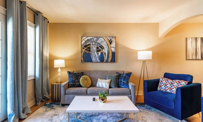West Plaza Condo | Beautiful Condo on the plaza I 01