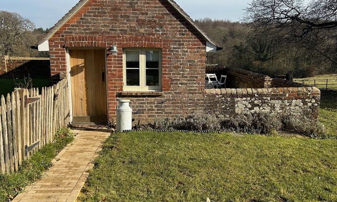 Uckfield House | Beautiful cosy converted pigsties , set in 80 acres of woodland and meadows .