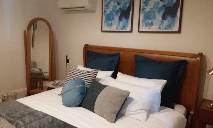 College Park Cottage | Beautiful Cottage - Walk to CBD, Hospital, Uni Parklands, Zoo and Adelaide Oval