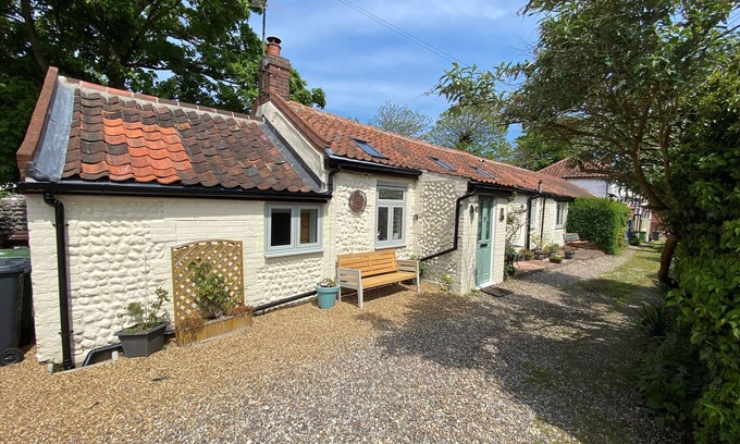 Mundesley Cottage | Beautiful Cottage by the Sea. Enhanced Cleaning luxury space unlimited free WiFi