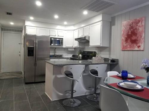 Vacation Village House | Beautiful cottage near Lake Louisa & mins from Disney, Vehicle Rental Available