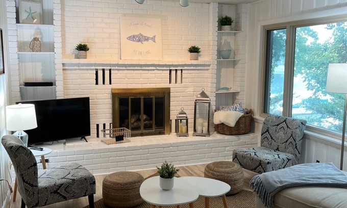 Three Rivers Cottage | Beautiful cottage on the laken2 bedroom, 1 bath, sleeps 7-8