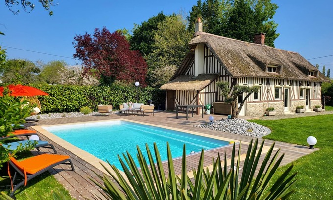Annebault Cottage | Beautiful cottage with heated pool, sleeps 8