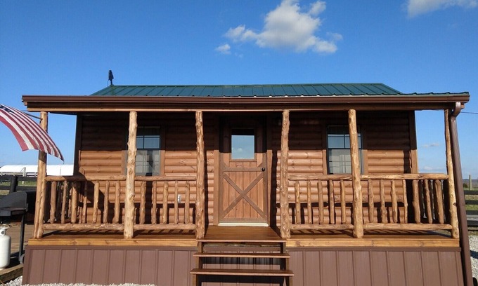 Hillsboro Cabin | Beautiful country sunsets II