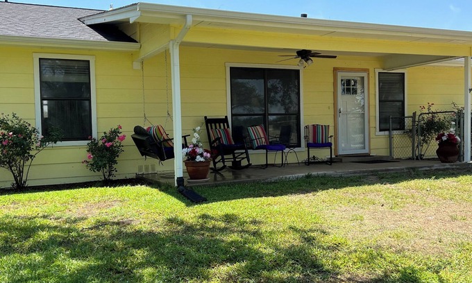 Weatherford House | Beautiful country views minutes from Weatherford, Fort Worth and wedding venues