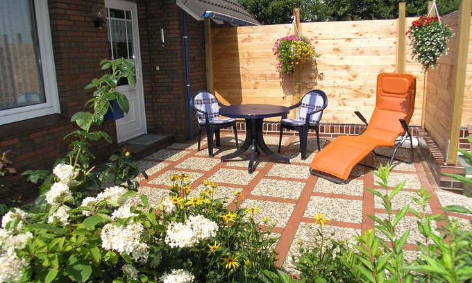 Dornumergrode Apartment | beautiful, cozy and family-friendly apartment with a large garden