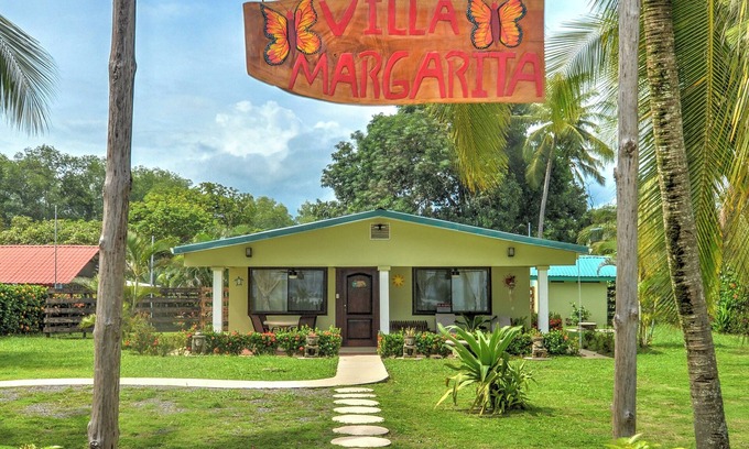 Parrita House | Beautiful beachfront home with a private pool in between Jaco & Manuel Antonio.
