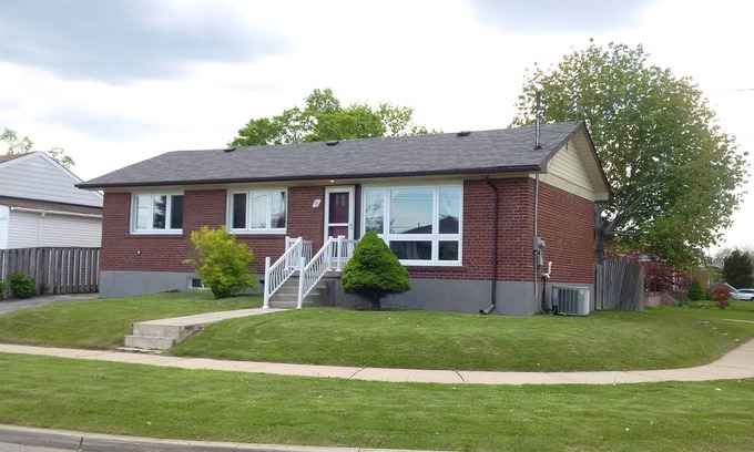 Wexford House | Beautiful Detached Clean and Spacious 6 Bedroom House – Toronto