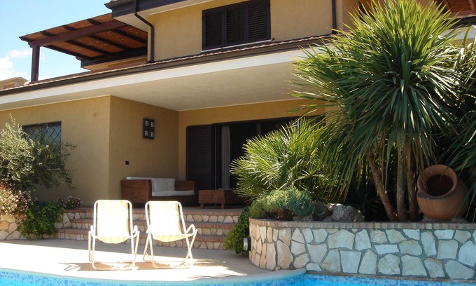 Briatico Villa | beautiful detached villa with private pool wi-fi