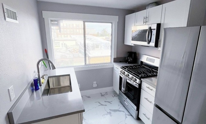 Hilltop Apartment | Beautiful Downtown Tacoma Home Unit 3