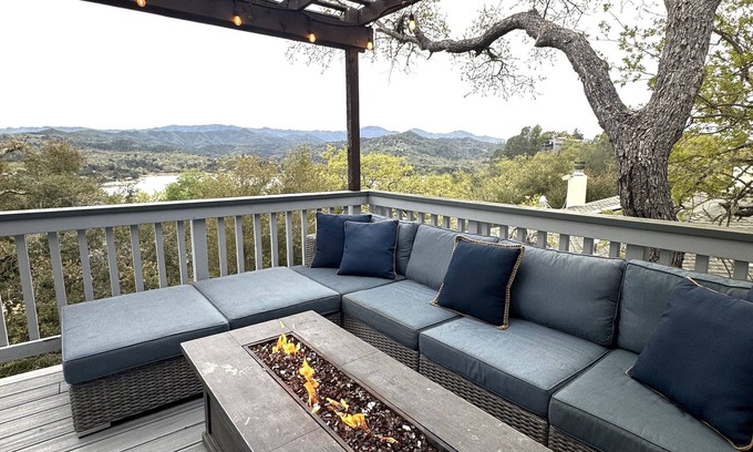 Oak Shores House | Beautiful Family Lodge with room for everyone