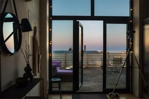 Kivik Apartment | Beautiful flat with sea view & roof terrace