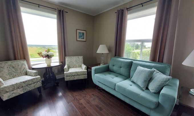Yarmouth House | Beautiful Four Bedroom House with a Stunning view of the Chebogue River