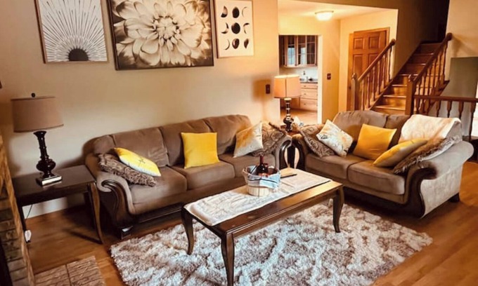 Roseville House | Beautiful Four-Level Split Home @ Calm Cul-de-sac!