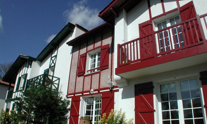 La Bastide-Clairence House | Beautiful typical Basque house in residence with swimming pool