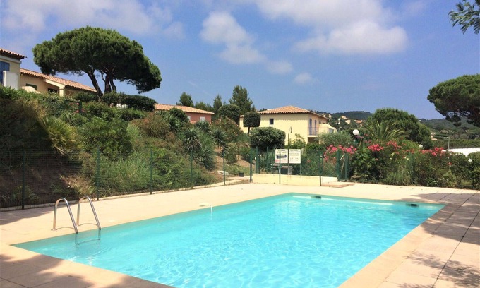 Plage de la Garonnette Apartment | Beautiful apartment for 6 people with pool, WIFI, terrace and parking