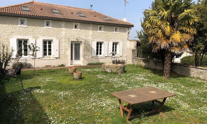Salles-de-Barbezieux House | Beautiful Charentaise 3bed/6pers with garden