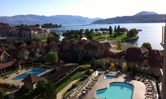 North End Resort | Beautiful Furnished/Supplied Sunset Waterfront Resort - 2 Bdm 1 Bath Min 90 days