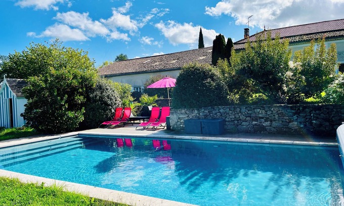 Loubens Cottage | Beautiful gite set among vineyards with hot tub and use of heated swimming pool