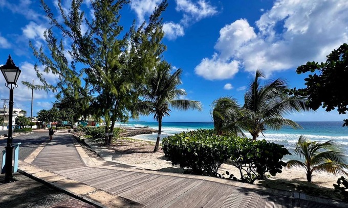 Hastings Condo | Beautiful Ground Floor Modern Condo, Just Steps to the Pool and Ocean
