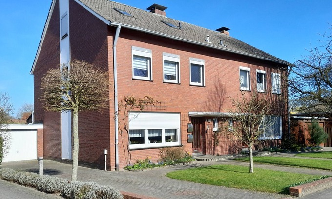Cloppenburg Apartment | Beautiful ground floor apartment 65sqm, fully equipped with beautiful garden and terrace