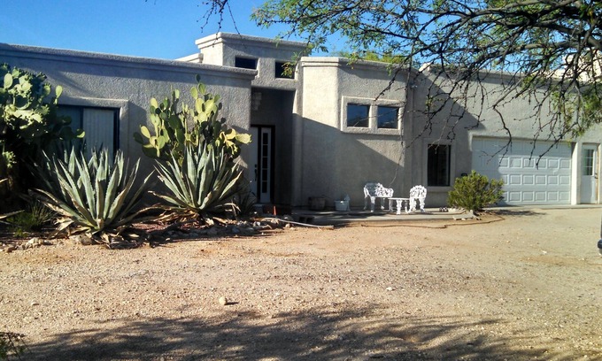 Tanque Verde House | Beautiful Guest Home On 5 Acres With Excellent Moutain Views. Secure, Peaceful.