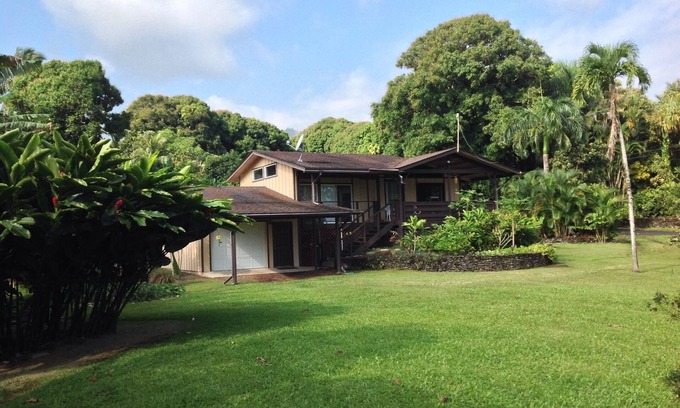 Hana Cottage | Beautiful Hana, Near Waianapanapa State Park. STR 216/0003 TA186-656-9728-01