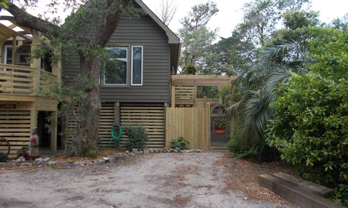 Ocracoke Apartment | Beautiful, Historic and Private Retreat for Couples-limit 2 people