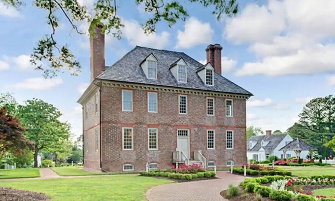 Berkeley Resort | Beautiful Historic Powhatan Resort in central location