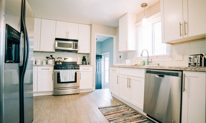 Middleburg Heights House | Beautiful Home near Cleveland Airport and 15 minutes from Downtown Cleveland
