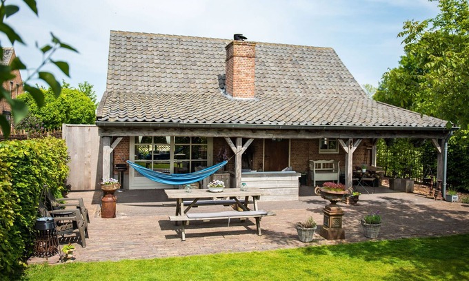 Lage Mierde House | Beautiful Holiday Home In Lage Mierde near Forest