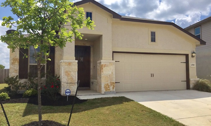 Wetmore House | Beautiful home 5 min drive from main SA attractions