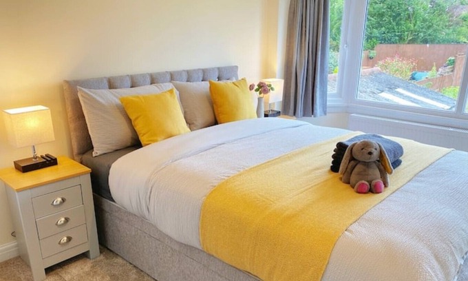 Sheldon House | Beautiful Home, BHX Airport, Nec, King Size Beds