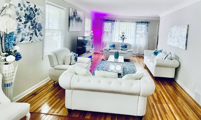 St. Paul House | Beautiful home closer to 3M. Large space for parties It hold up to 40 peoples