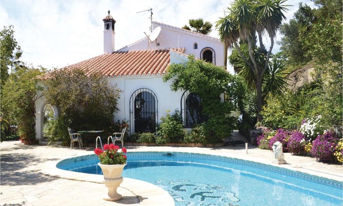 Arenas House | Beautiful Home In Algarrobo With Wifi