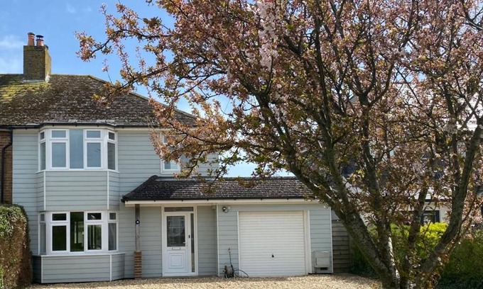 Birdham House | Beautiful home in Birdham, minutes to the beach