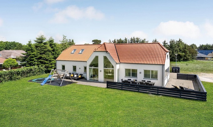 Ho House | Beautiful home in Blåvand with sauna
