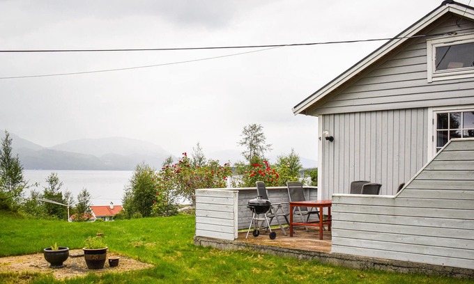 Strandvik House | Beautiful home in Fusa with WiFi