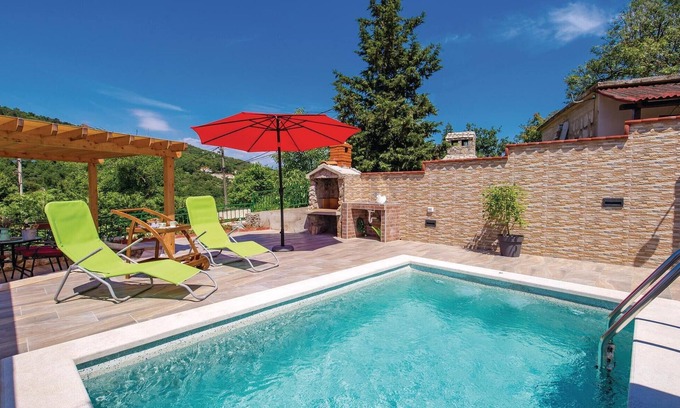 Golovik House | Beautiful home in Golovik with WiFi